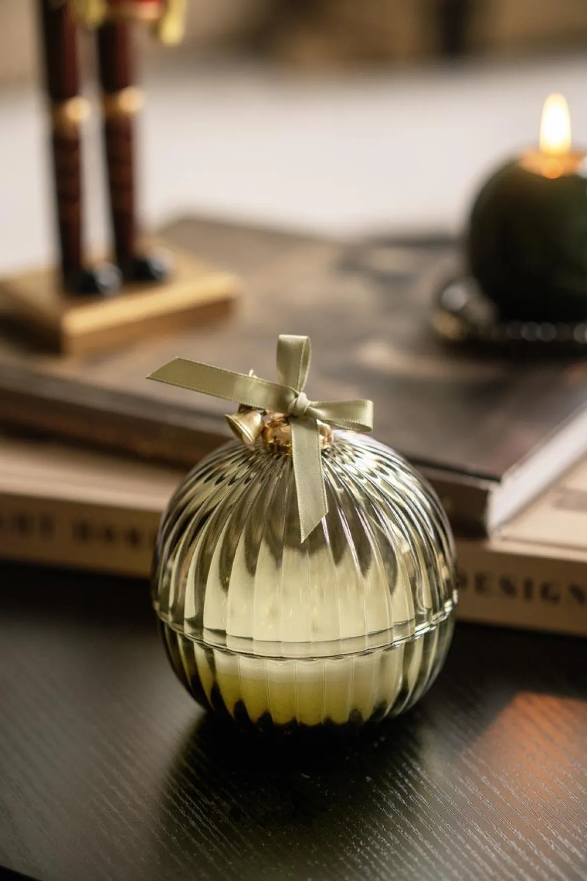 Duftlys julekule Cinnamon Swirl