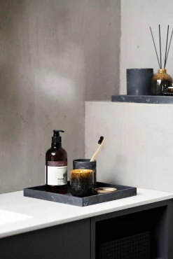 Fat marmor sort 25x25cm