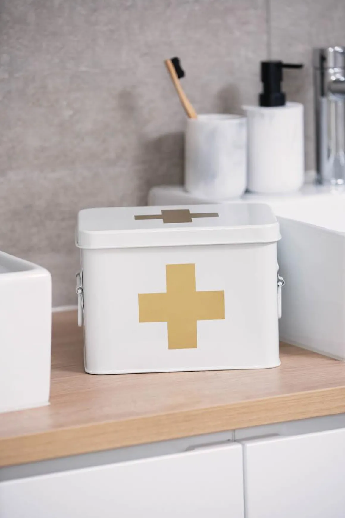 Førstehjelpskrin hvit