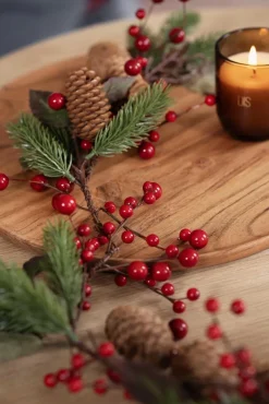Girlander med kongle og røde bær