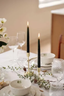 Girlander sedertre med snø