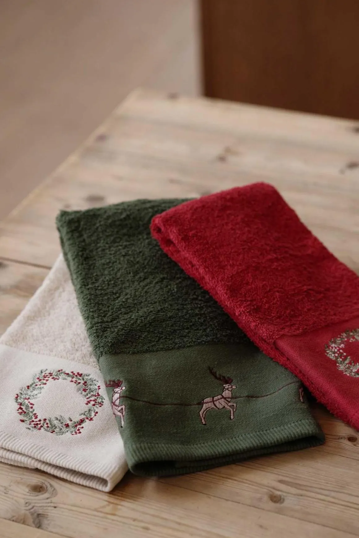 Gjestehåndkle reinsdyr grønn