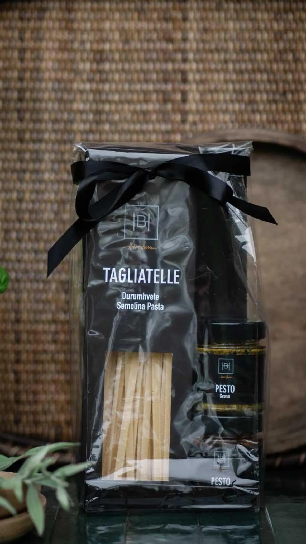Halvor Bakke Gavesett med pasta og pesto
