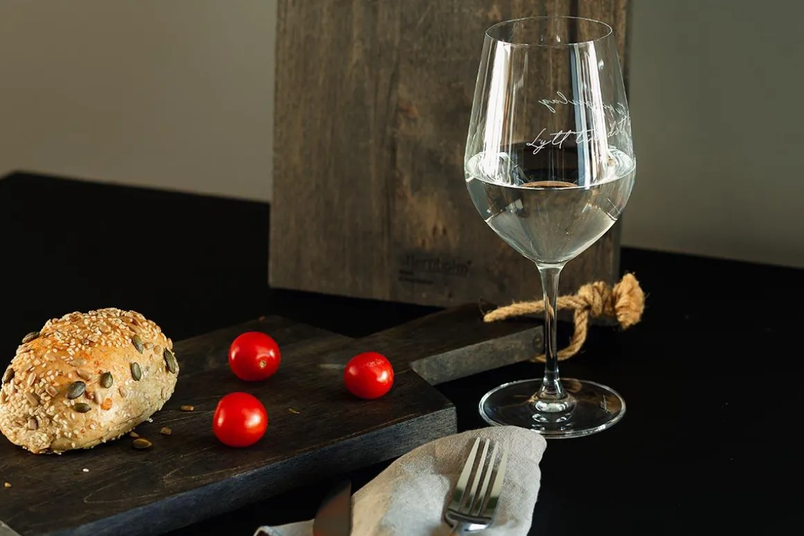 Lykketegning - Lytt til ditt hjertes vingeslag, Rødvinsglass 62 cl