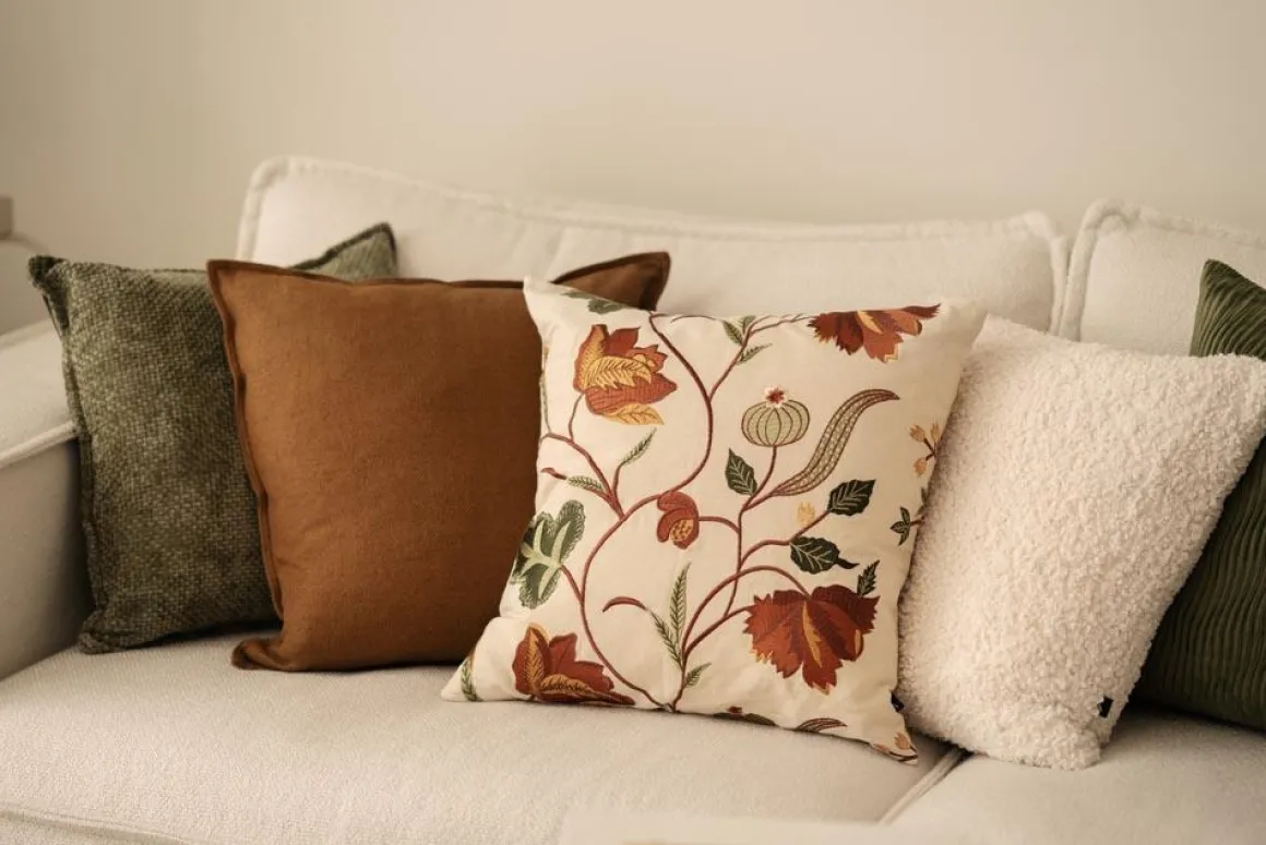 Putetrekk Poppy broderi 48x48cm